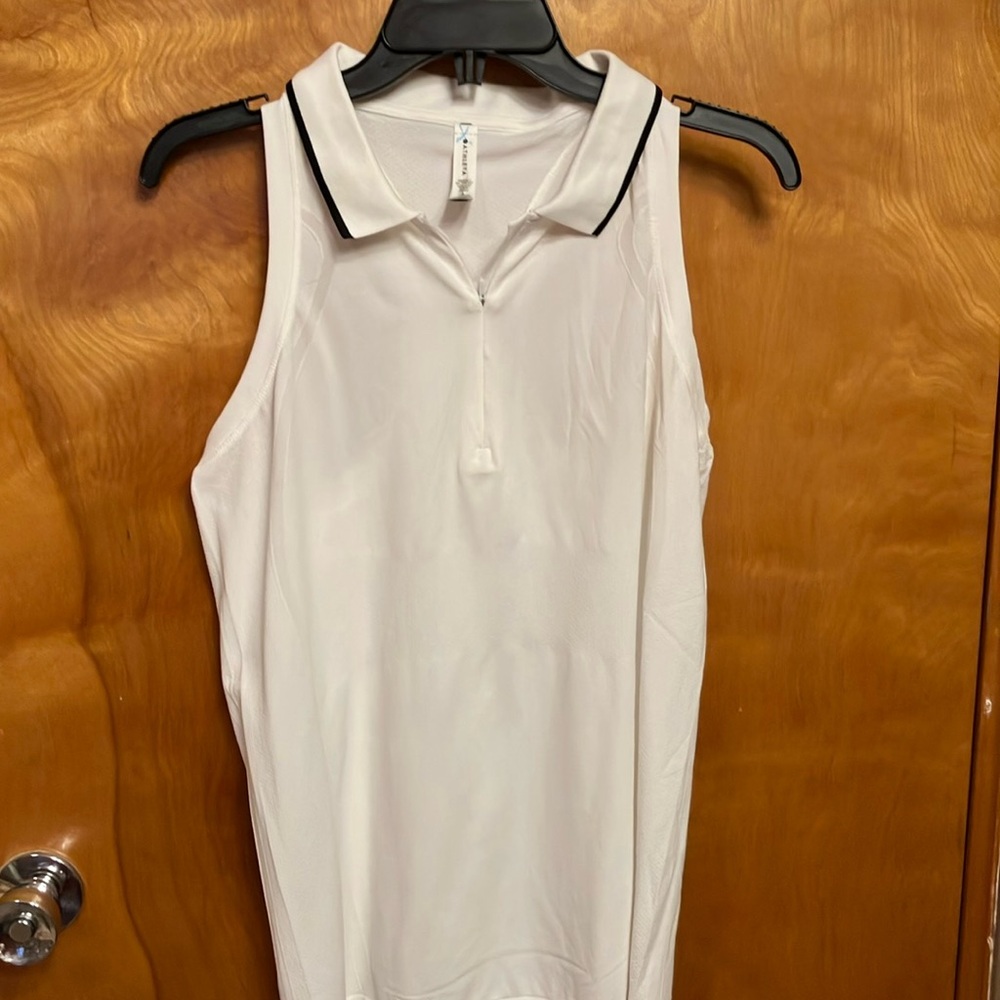 ATHLETA. WHITE SLEEVELESS TOP WITH NAVY TRIM ON COLLAR. SIZE XL. 1/4 ZIPPER.